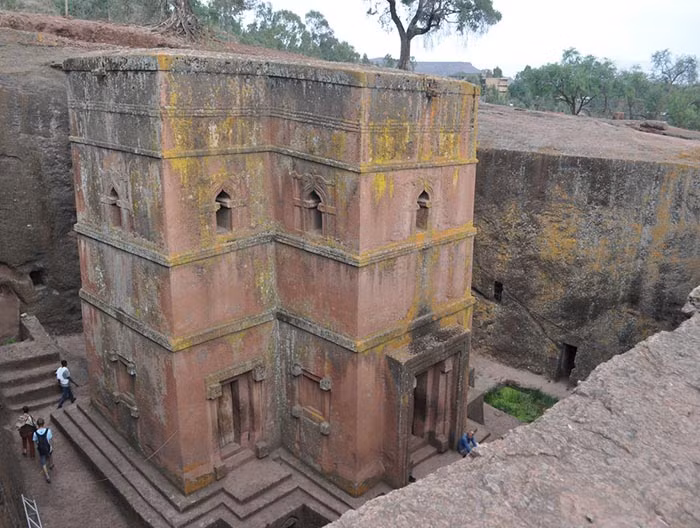 Những điều kỳ lạ xảy ra xung quanh nhà thờ bí ẩn 800 năm tuổi ảnh 1