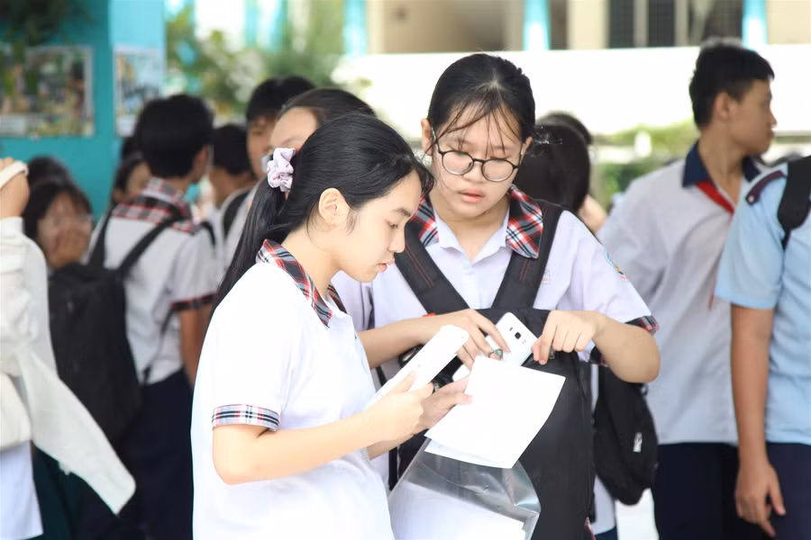 Đề Toán thi vào 10 TP.HCM phân hóa cao ảnh 3