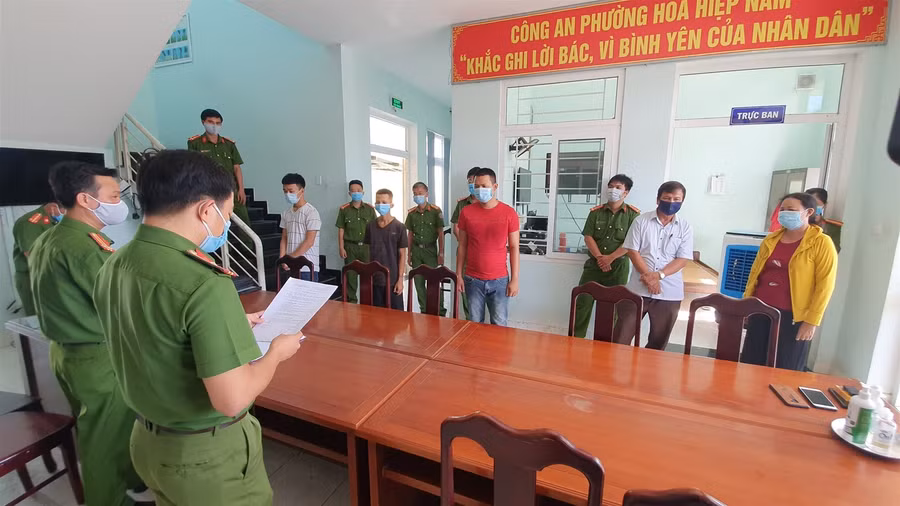 Đà Nẵng: Khởi tố nhóm đối tượng ném đá lực lượng chức năng