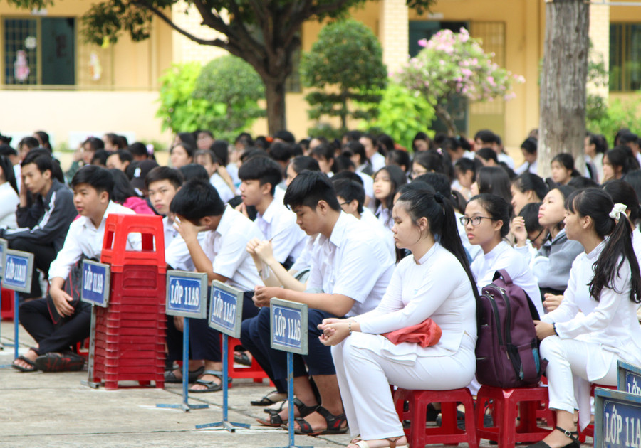 Đồng Nai: Học sinh THPT trở lại chào cờ tập trung tại sân trường ảnh 2 Đồng Nai: Học sinh THPT trở lại chào cờ tập trung tại sân trường ảnh 2