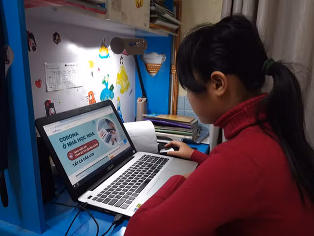 Dạy học “mùa” Covid - 19: Gia sư cũng... trực tuyến
