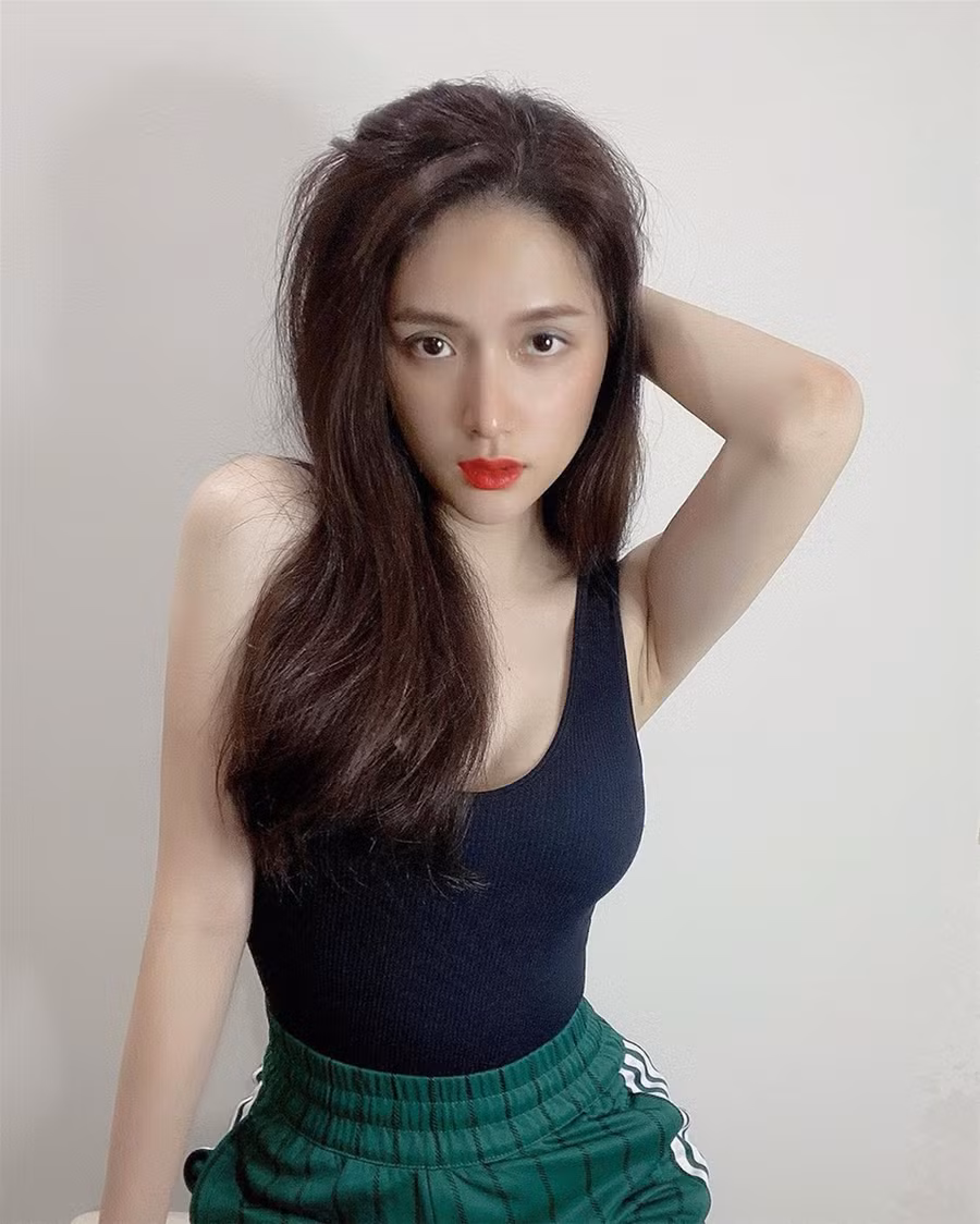 Hoa hậu Hương Giang “gây sát thương” người hâm mộ bằng 2 câu thả thính ảnh 2