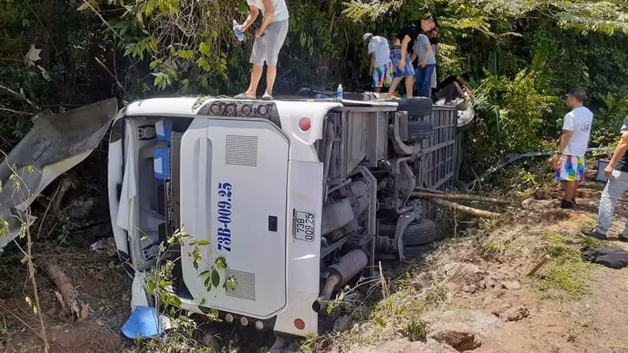 Khởi tố hình sự vụ lật xe khách khiến 15 người tử vong tại Quảng Bình