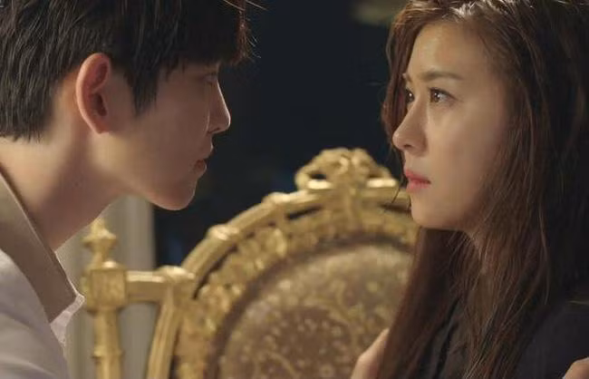 Mang bầu vẫn hủy hôn vì câu chế nhạo của mẹ bạn trai 