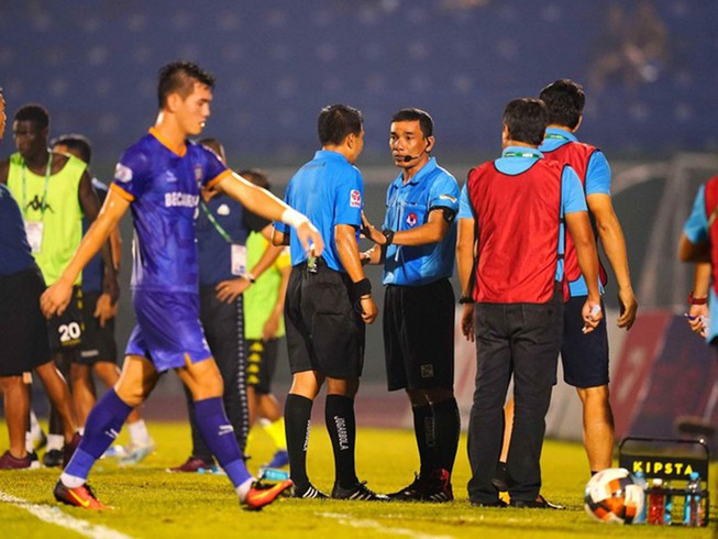 V-League nghiệt ngã!