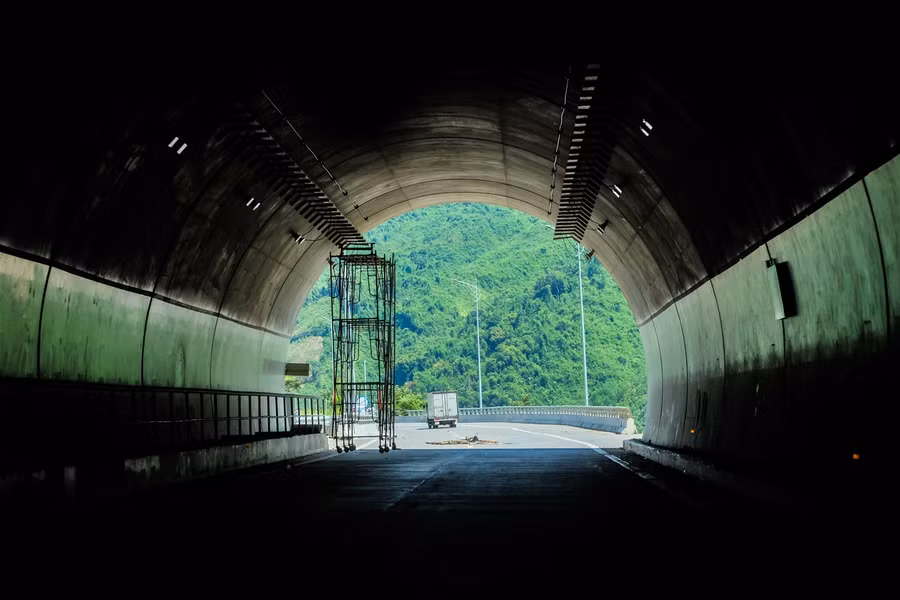 Gấp rút hoàn thành công trình dự án đường La Sơn - Túy Loan 11,5 nghìn tỷ đồng ảnh 6