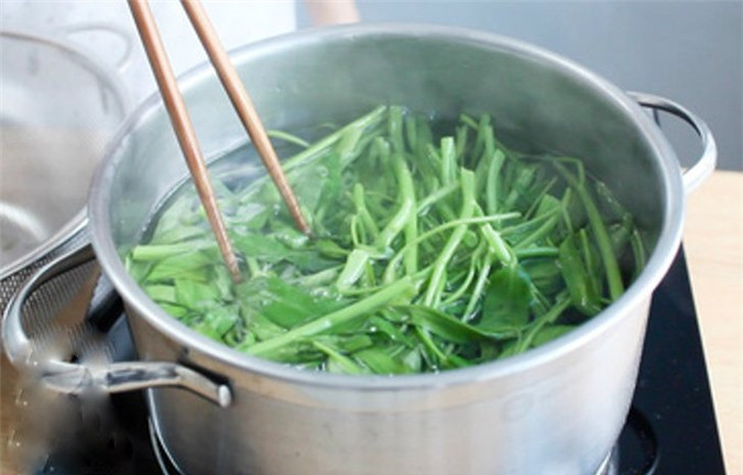 Luộc rau tránh làm điều này kẻo mất hết dinh dưỡng