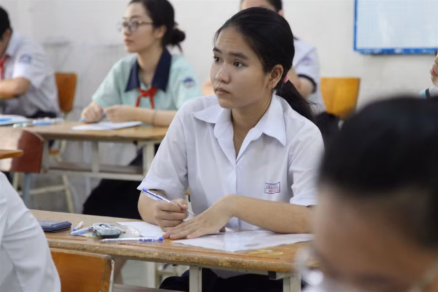 Thí sinh TP.HCM thoải mái, tự tin bước vào môn Toán kỳ thi vào lớp 10 ảnh 6