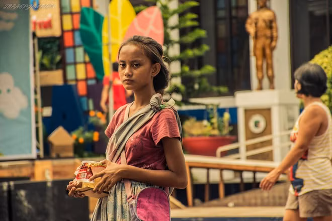 ‘Cô bé ăn xin’ đổi đời nhờ làm người mẫu