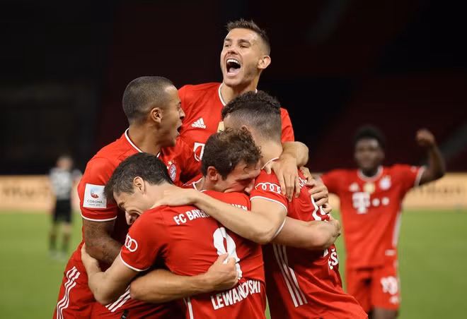 Lewandowski rực sáng giúp Bayern lập cú đúp vô địch Đức