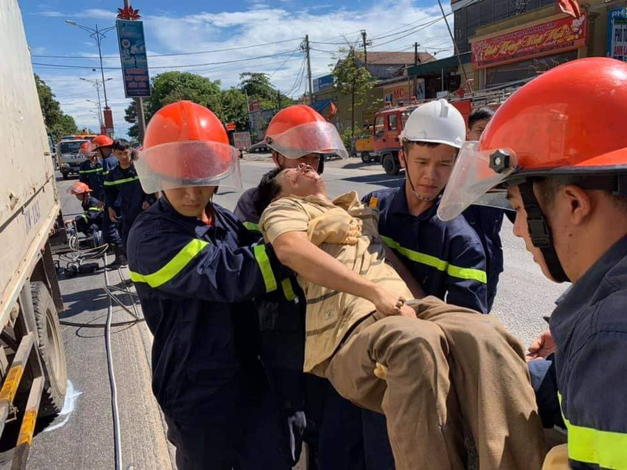 Nghệ An: Tài xế xe tải tử vong trong ca bin bẹp rúm ảnh 5 Nghệ An: Tài xế xe tải tử vong trong ca bin bẹp rúm ảnh 5