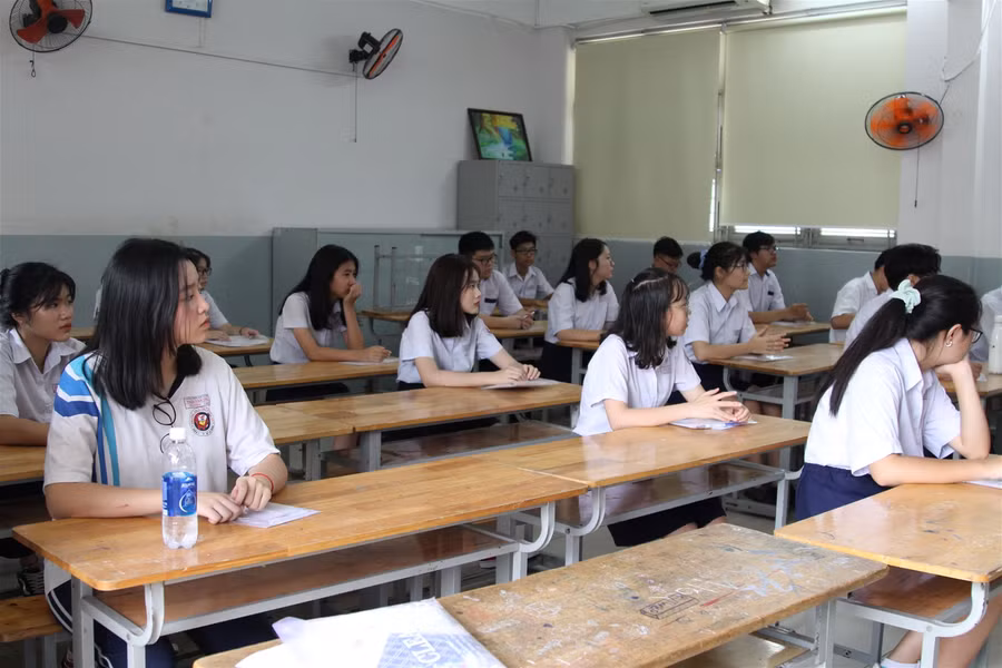 TP.HCM: Hơn 6500 thí sinh thi môn chuyên vào lớp 10 ảnh 1