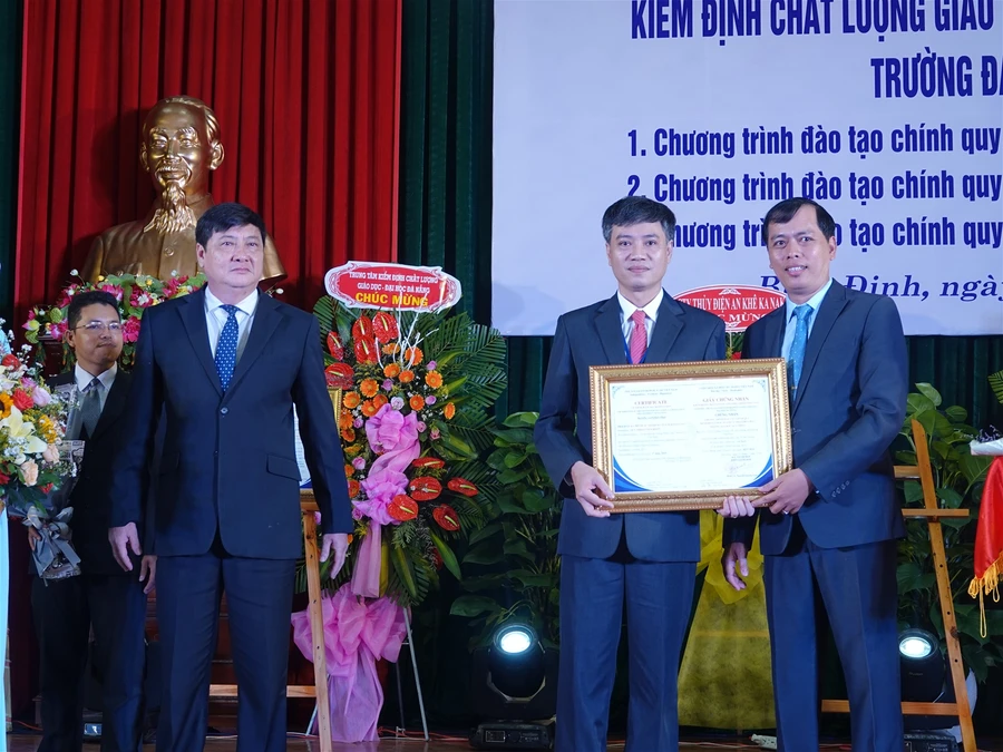 ĐH Quy Nhơn: 3 ngành học được chứng nhận kiểm định chất lượng giáo dục chương trình đào tạo