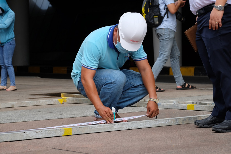 Khẩn trương đẩy nhanh tiến độ thi công bệnh viện dã chiến ở Cung thể thao Tiên Sơn ảnh 7