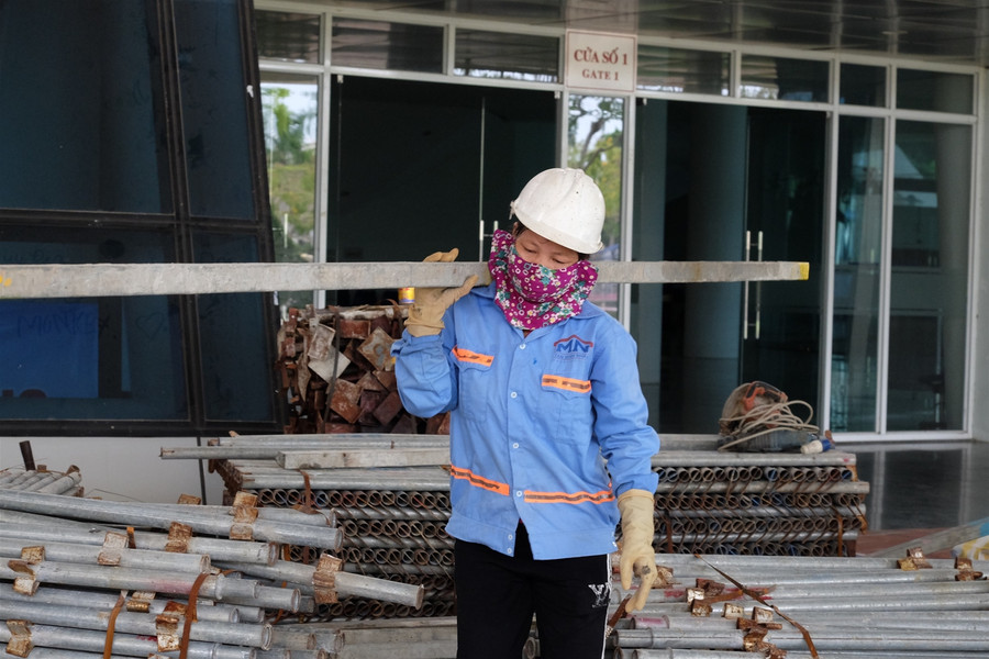 Khẩn trương đẩy nhanh tiến độ thi công bệnh viện dã chiến ở Cung thể thao Tiên Sơn ảnh 2