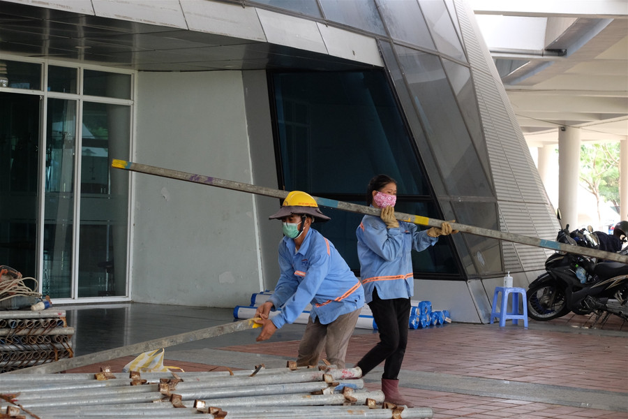 Khẩn trương đẩy nhanh tiến độ thi công bệnh viện dã chiến ở Cung thể thao Tiên Sơn ảnh 3