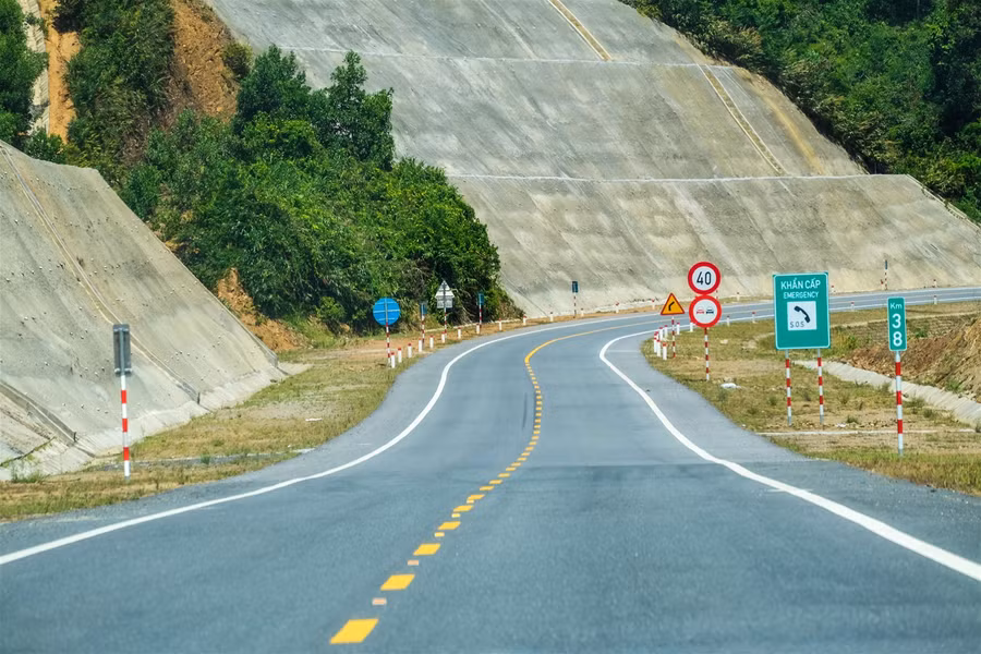 Gấp rút hoàn thành công trình dự án đường La Sơn - Túy Loan 11,5 nghìn tỷ đồng ảnh 2