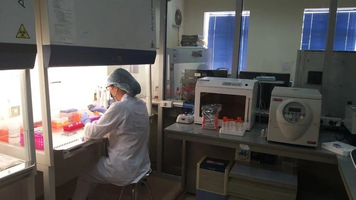 Con chuẩn bị du học, chồng chết sững phát hiện bí mật vợ giấu kín 20 năm