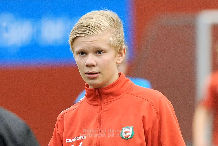 Tiền đạo Erling Haaland (Na Uy): Đi vào lịch sử ở tuổi 19 ảnh 1