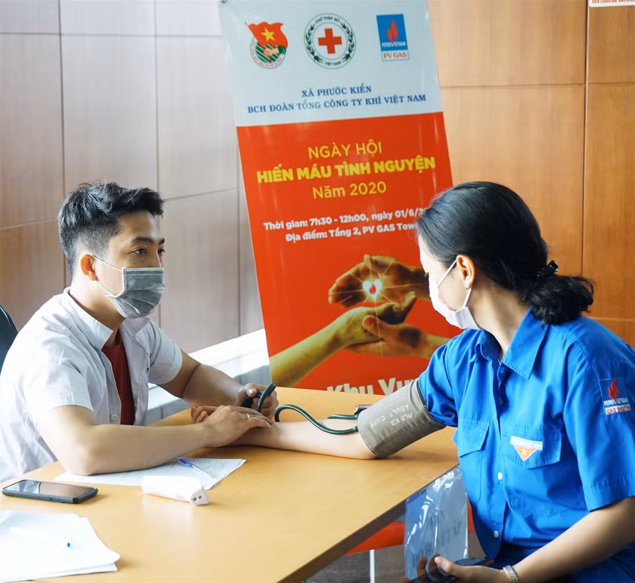 Ngày hội Hiến máu nhân đạo “Nghĩa cử cao đẹp vì cộng đồng” ảnh 3