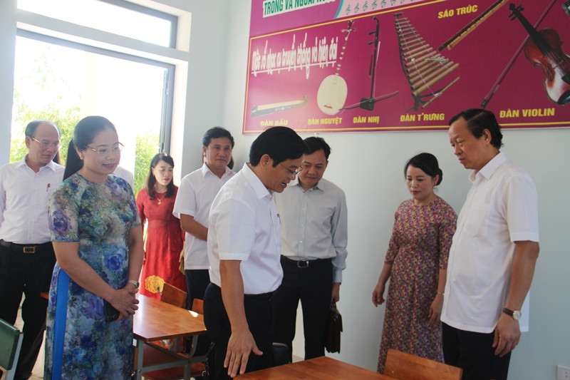 Thứ trưởng Phạm Ngọc Thưởng: Nắm bắt thông tin, kiểm tra giám sát thường xuyên thực hiện chương trình SGK mới ảnh 1