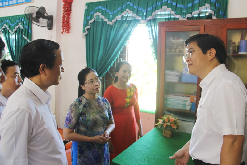 Thứ trưởng Phạm Ngọc Thưởng: Nắm bắt thông tin, kiểm tra giám sát thường xuyên thực hiện chương trình SGK mới ảnh 3