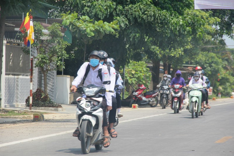 Hà Tĩnh: Cần chấn chỉnh tình trạng học sinh “làm ngơ” luật giao thông ảnh 2
