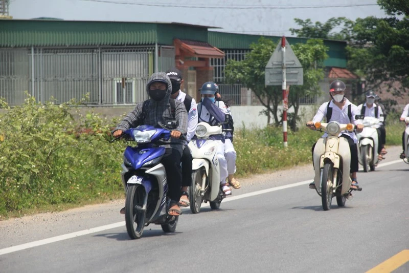 Hà Tĩnh: Cần chấn chỉnh tình trạng học sinh “làm ngơ” luật giao thông