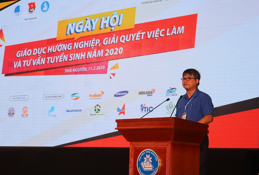 Hơn 2000 học sinh, sinh viên được tư vấn tuyển sinh, giới thiệu việc làm ảnh 1