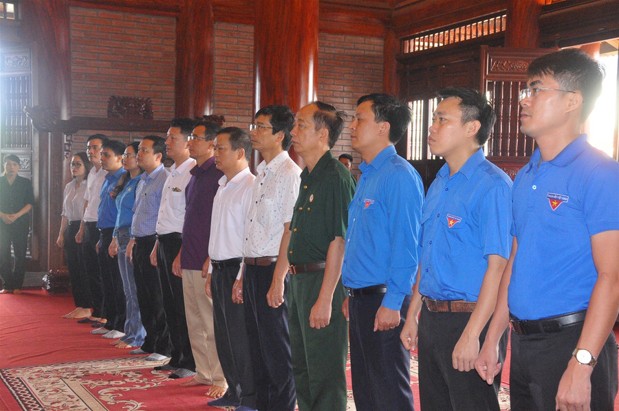 Đại học Thái Nguyên dâng hương tưởng nhớ các anh hùng liệt sĩ ảnh 1