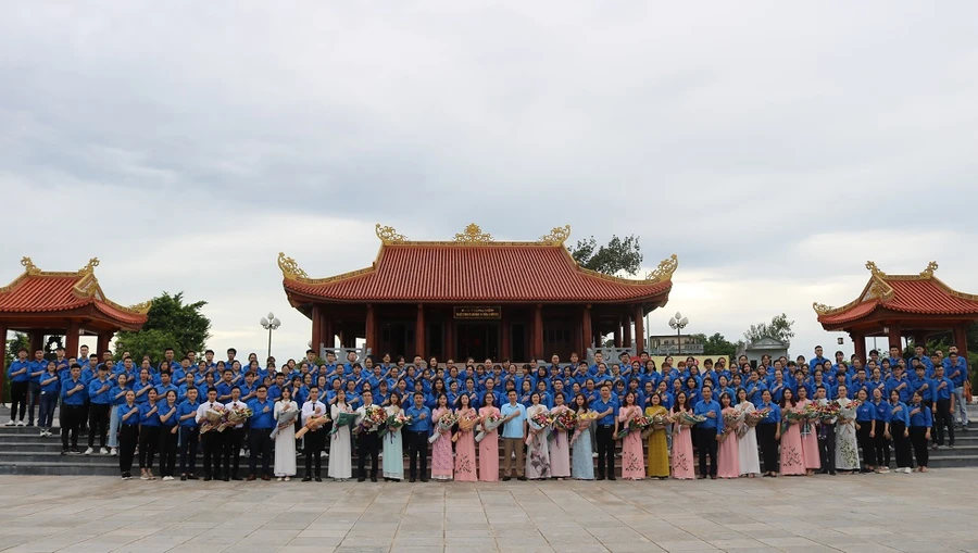 ĐH Y- Dược (ĐH Thái Nguyên): Tổ chức dâng hương tưởng niệm tại Khu di tích Thanh niên xung phong Đại đội 915