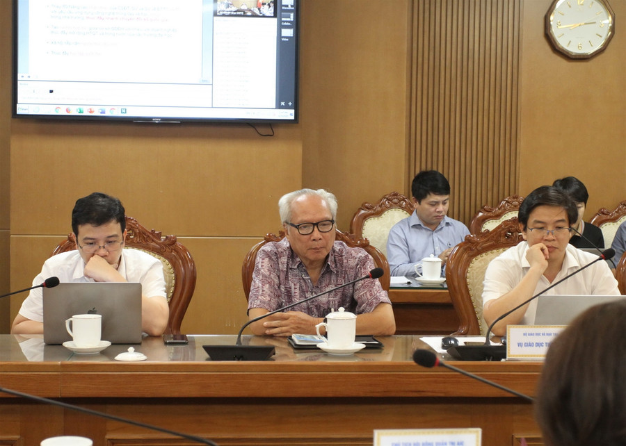 Bộ trưởng Phùng Xuân Nhạ: Dạy học trực tuyến là giải pháp quan trọng nâng cao chất lượng giáo dục ảnh 1