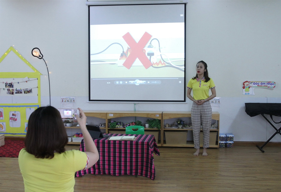 Những cô giáo siêu dễ thương truyền cảm hứng cho trẻ mầm non học trực tuyến ảnh 8