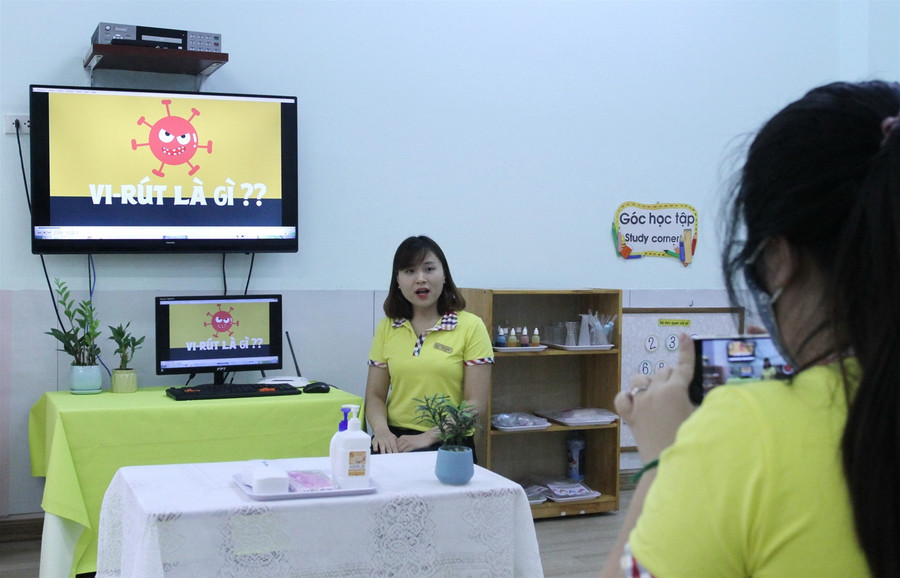 Những cô giáo siêu dễ thương truyền cảm hứng cho trẻ mầm non học trực tuyến ảnh 1