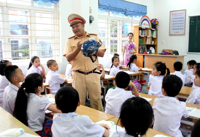 Lồng ghép an toàn giao thông trong giảng dạy chính khóa