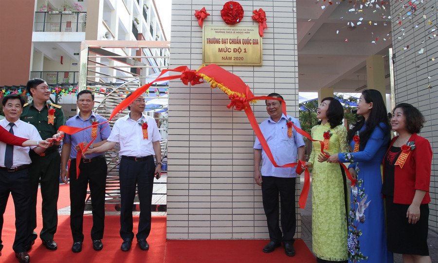 Nhiều trường học Hà Nội đón bằng công nhận trường chuẩn quốc gia ảnh 2