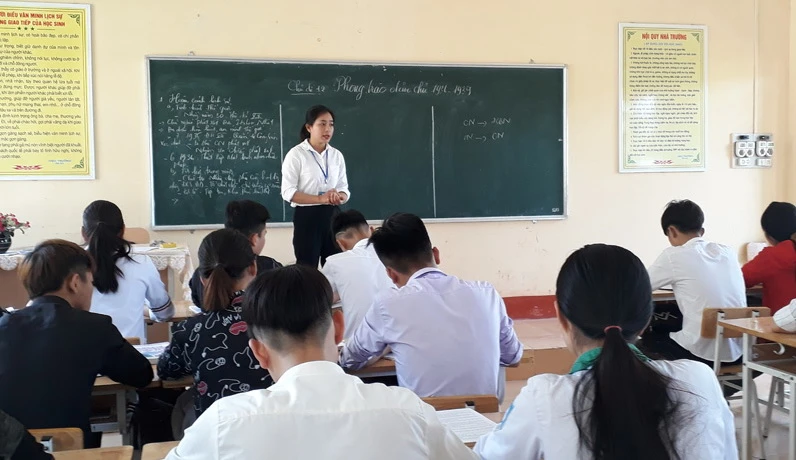 Hòa Bình: Dùng xuồng cao tốc vận chuyển đề thi vùng lòng hồ Sông Đà