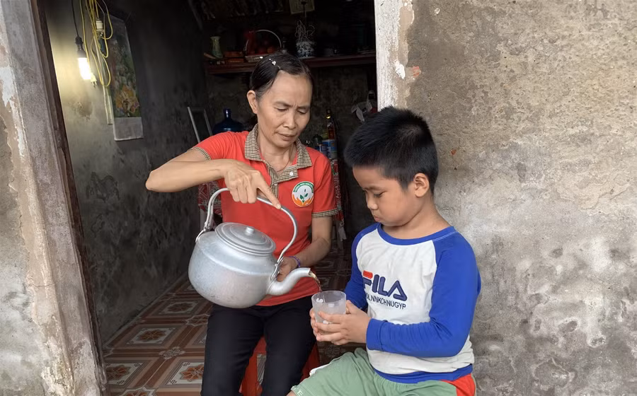 Hà Nội: Tặng quà giáo viên chính sách có hoàn cảnh khó khăn dịp 27/7 ảnh 1
