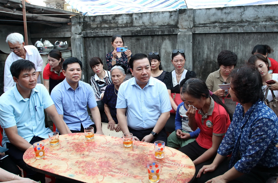 Hà Nội: Tặng quà giáo viên chính sách có hoàn cảnh khó khăn dịp 27/7 ảnh 2