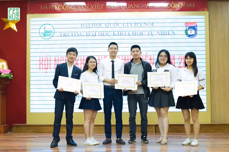 Sinh viên năm cuối tìm ra vật liệu hấp phụ kháng sinh từ nước thải y tế ảnh 1