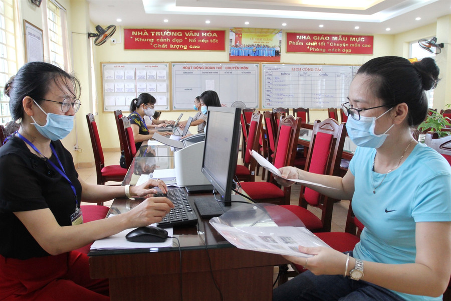 Nhiều phụ huynh chọn tuyển sinh trực tuyến trong mùa dịch Covid-19 ảnh 1