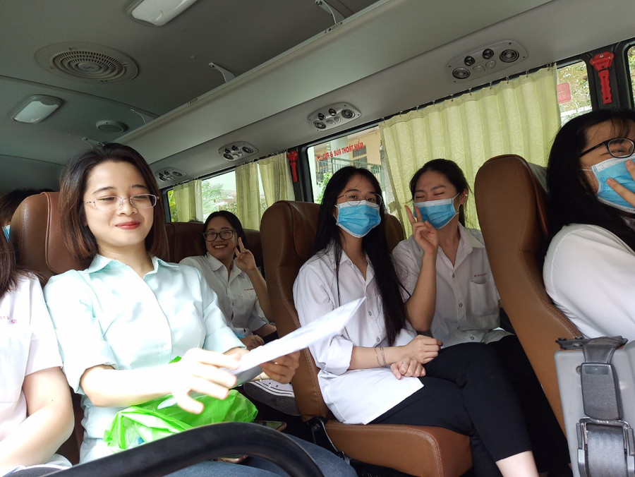 Thầy cô dậy sớm nấu ""xôi đỗ"" tiếp sức cho học trò đi thi ảnh 2 Thầy cô dậy sớm nấu ""xôi đỗ"" tiếp sức cho học trò đi thi ảnh 2