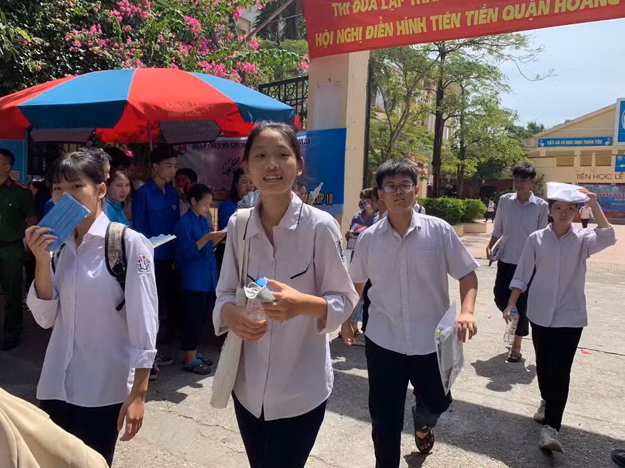 Kết thúc kỳ thi vào lớp 10 Hà Nội: Thí sinh tự tin đạt điểm cao môn Toán