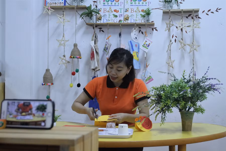 Những cô giáo siêu dễ thương truyền cảm hứng cho trẻ mầm non học trực tuyến ảnh 12