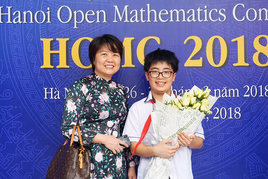 Lần đầu tiên, Việt Nam có học sinh lớp 10 dự thi Olympic Toán quốc tế ảnh 1