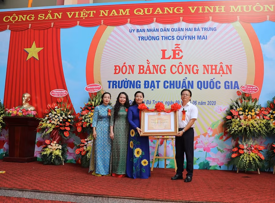 Nhiều trường học Hà Nội đón bằng công nhận trường chuẩn quốc gia ảnh 4