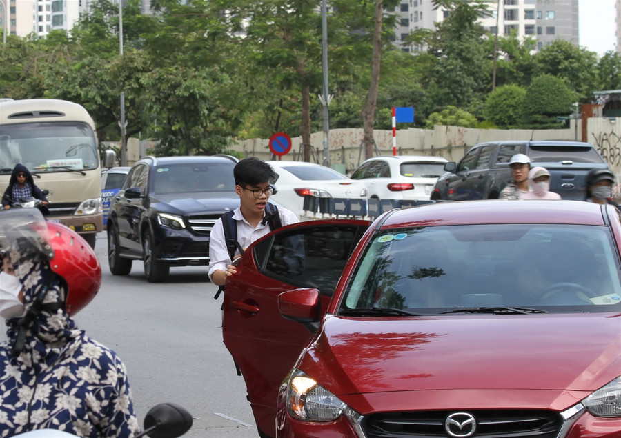 Hà Nội: Thí sinh thi chuyên trong nắng nóng 38 độ C ảnh 10