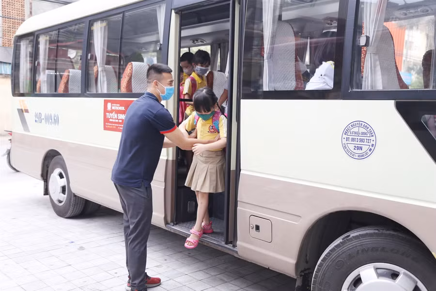 Học sinh Hà Nội trở lại trường: Môi trường an toàn, phụ huynh yên tâm ảnh 2