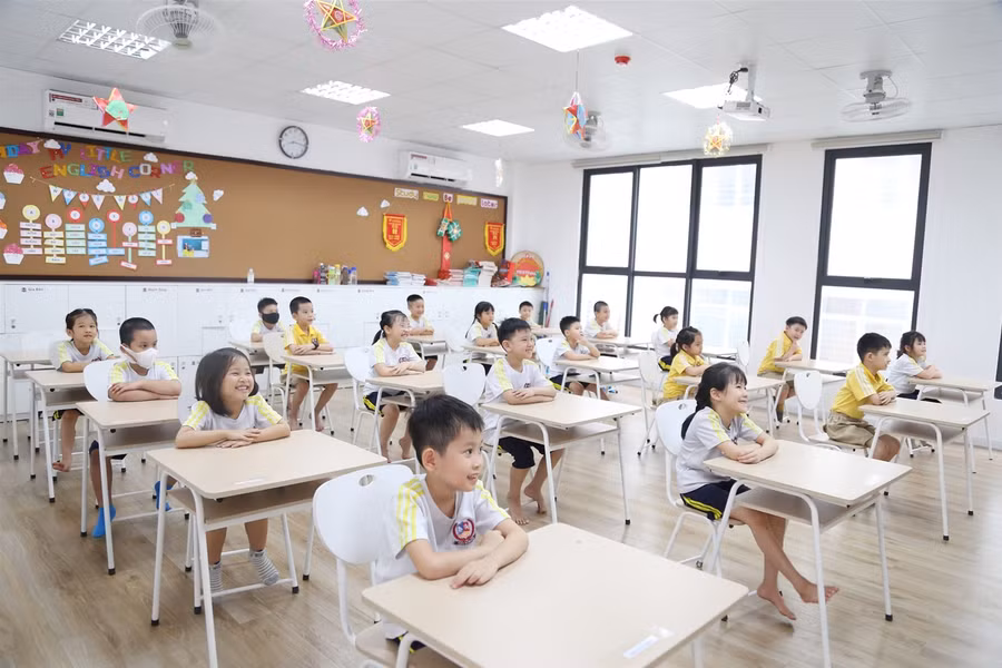 Học sinh Hà Nội trở lại trường: Môi trường an toàn, phụ huynh yên tâm