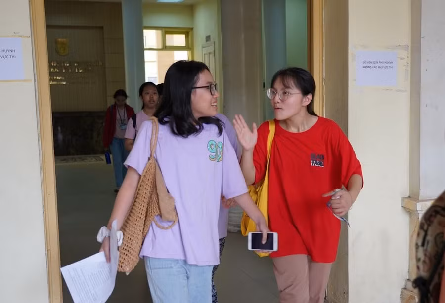 Thi lớp 10 trường chuyên KHXHNV: Đề nhẹ nhàng, các câu hỏi không quá khó